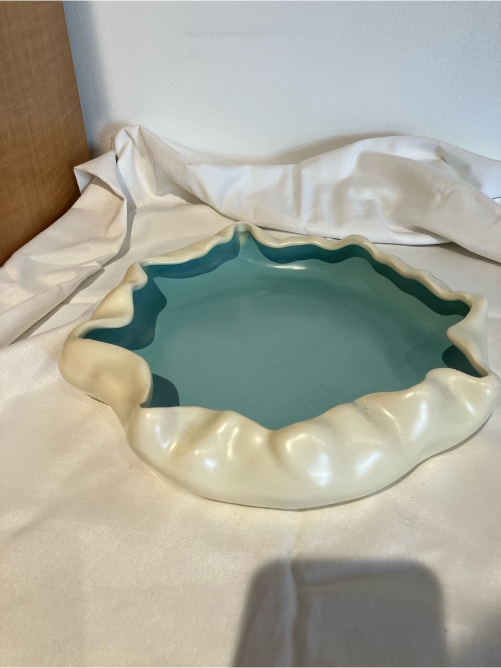 Vintage Metlox Poppy Trail Free Form Aqua Scalloped Pottery Dish Bowl USA.